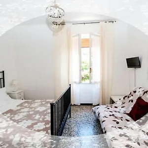 Chez Giovanna Via Roma , Monterosso al Mare Italy